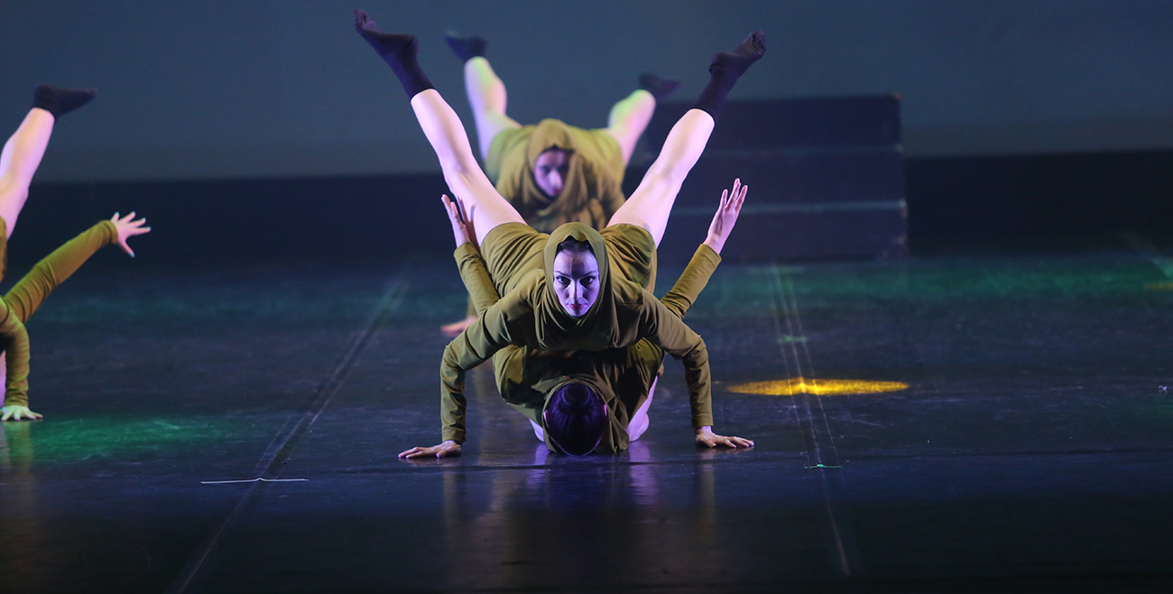 Corso adulti: coreografia contemporanea sul palco