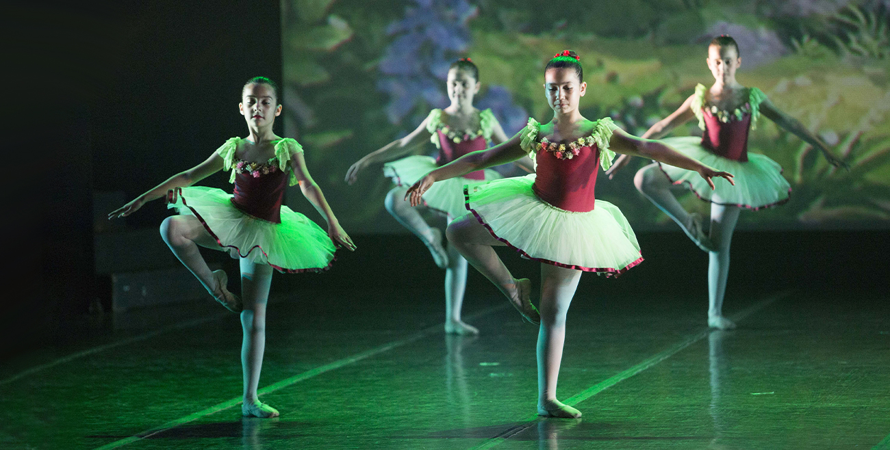 Allieve di danza classica 12-13 anni in scena